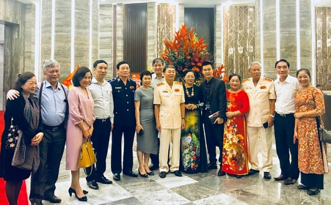 Đại diện Hội đồng hương Hải Phòng tại Hà Nội về dự Lễ hội Hoa phượng đỏ năm 2019.