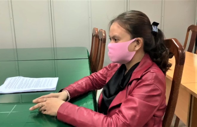Bà N.T.N.H.tại cơ quan công an. Ảnh: PV