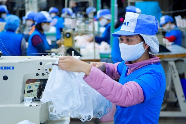 Bí Thư Thành ủy Hà Nội yêu cầu thúc đẩy các ngành nghề có lợi thế phát triển hiện nay như sản xuất khẩu trang, thiết bị y tế...
