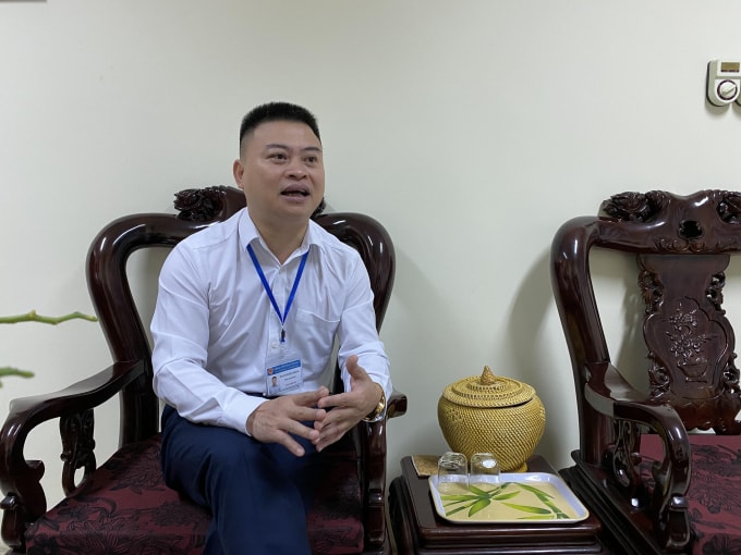 Ông Bạch Đăng Khoa- Phó Giám đốc Sở Giáo dục và Đào tạo tỉnh Bắc Giang chia sẻ thông tin với PV. Ảnh: Dương Lâm