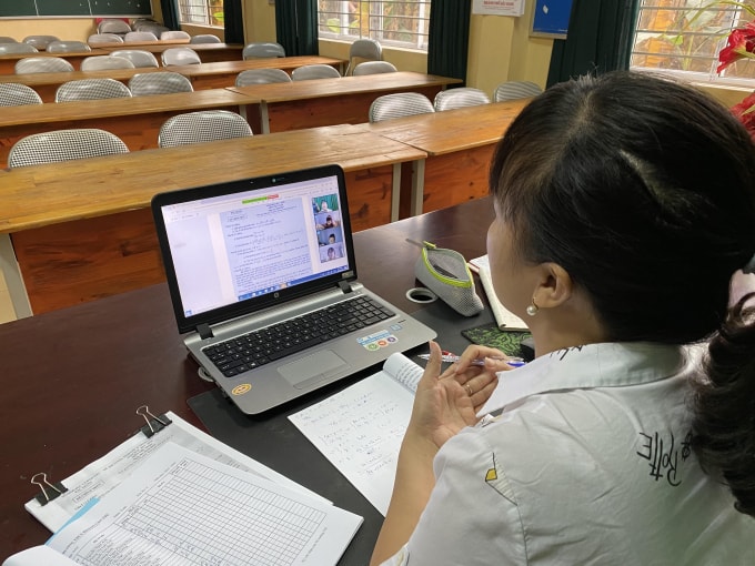 Một tiết ôn tập trực tuyến của cô và trò khối THCS tại Bắc Giang. Ảnh: Dương Lâm
