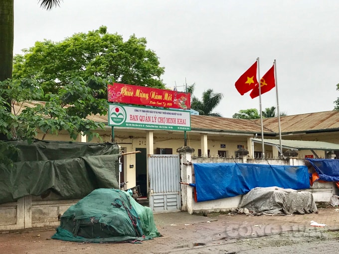 Công tác phòng chống dịch bệnh Covid-19, vệ sinh an toàn thực phẩm tại chợ đầu mối Minh Khai (Quận Bắc Từ Liêm) có đang bị xem nhẹ...?