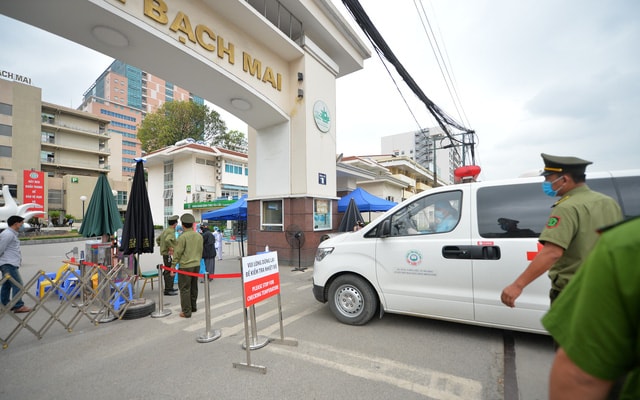 Cương quyết dồn mọi nguồn lực, bằng mọi giải pháp xử lý triệt để tình hình dịch tại bệnh viện Bạch Mai.