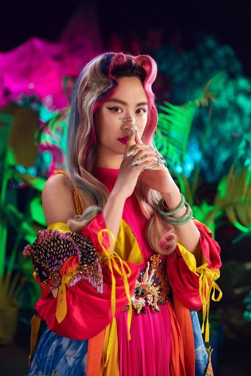 Hoàng Thùy Linh gây chú ý với nhiều MV gần đây như