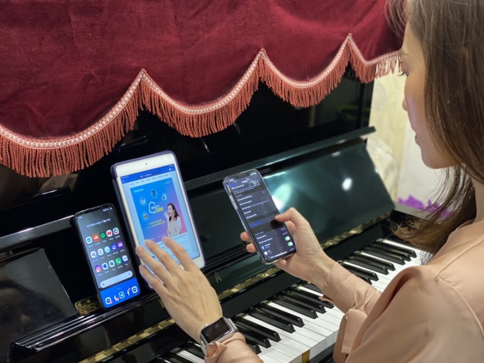 Khách hàng tìm hiểu MultiSim của VinaPhone.