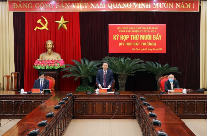Chủ tịch HĐND tỉnh Bắc Ninh Nguyễn Quốc Chung phát biểu tại kỳ họp.
