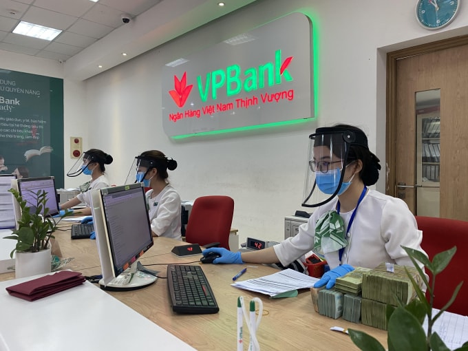 Ngành ngân hàng cũng sẽ được hưởng lợi từ gói 180.000 tỷ. Ảnh: Dương Lâm