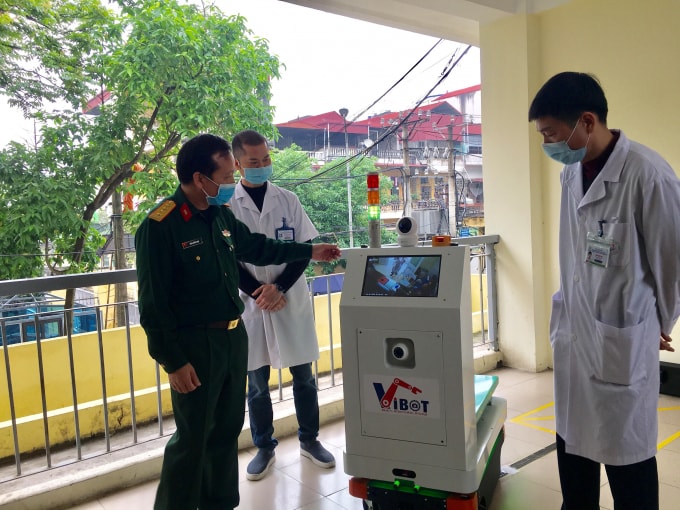 Robot Vibot-1a sẽ tự di chuyển trong khu vực cách ly để thực hiện các nhiệm vụ