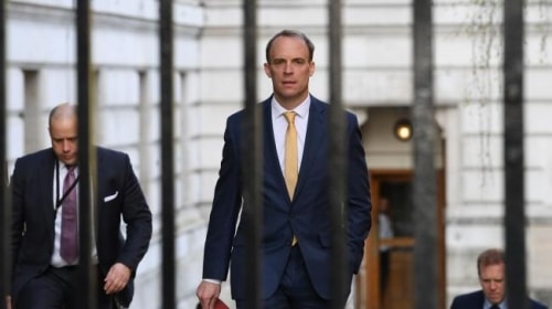 Ngoại trưởng Anh Dominic Raab là người đang nắm quyền điều hành thay ông Johnson