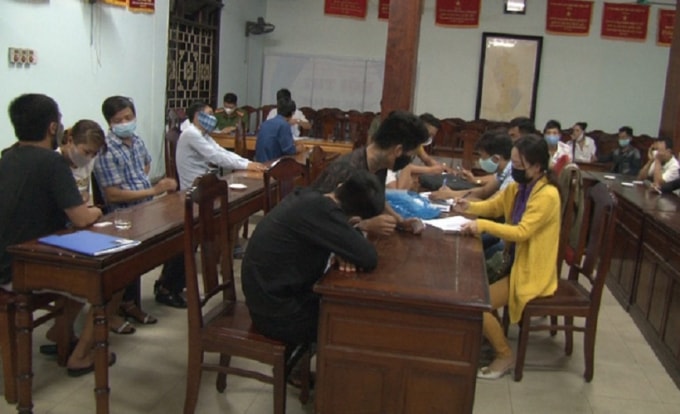 Các đối tượng bị đưa về trụ sở công an để điều tra, xử lý. (ảnh công an)