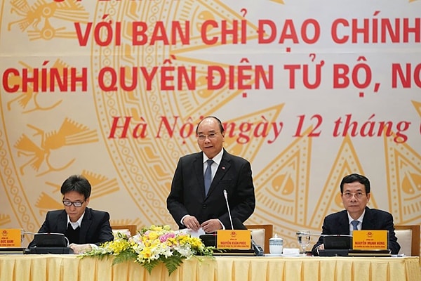 Thủ tướng Nguyễn Xuân Phúc phát biểu kết luận Hội nghị trực tuyến Ủy ban Quốc gia về Chính phủ điện tử với các Ban Chỉ đạo xây dựng Chính phủ điện tử, Chính quyền điện tử Bộ, ngành, địa phương. Ảnh: VGP