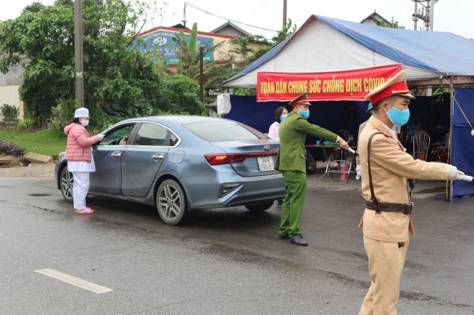 Lực lượng chốt cửa ngõ phía Đông thành phố Hải Dương đang nỗ lực làm việc