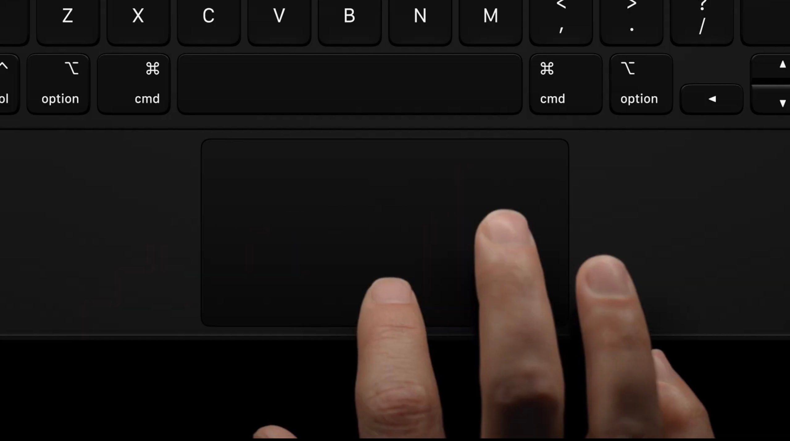 Bàn phím này còn có cả bàn di chuột, với việc iPadOS 13.4 đã hỗ trợ con trỏ máy tính rất mạnh thông qua việc sử dụng trackpad, Magic Keyboard hứa hẹn mang đến trải nghiệm gõ tốt nhất từng có trên iPad.