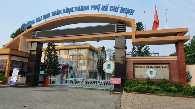 Đình chỉ ông Bùi Hữu Toàn, Hiệu trưởng và ông Nguyễn Đức Trung, Phó Hiệu trưởng trong thời hạn 15 ngày kể từ ngày 8/4. (Ảnh - Chính Kỳ)