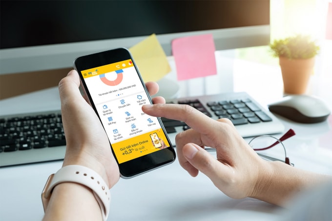 PVcomBank là nhà băng tặng lãi suất khủng nhất hiện nay khi cộng tới 0,3 % lãi suất cho khách hàng khi gửi tiết kiệm online.