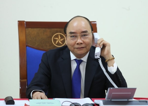 Thủ tướng Chính phủ Nguyễn Xuân Phúc điện đàm với Thủ tướng Australia Scott Morrison. Ảnh: VGP