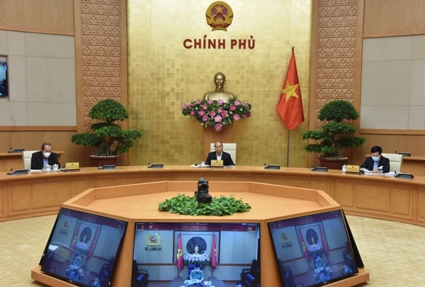 Chính phủ vừa ban hành Nghị quyết hỗ trợ trực tiếp cho người dân gặp khó khăn do dịch COVID-19. Ảnh: VGP