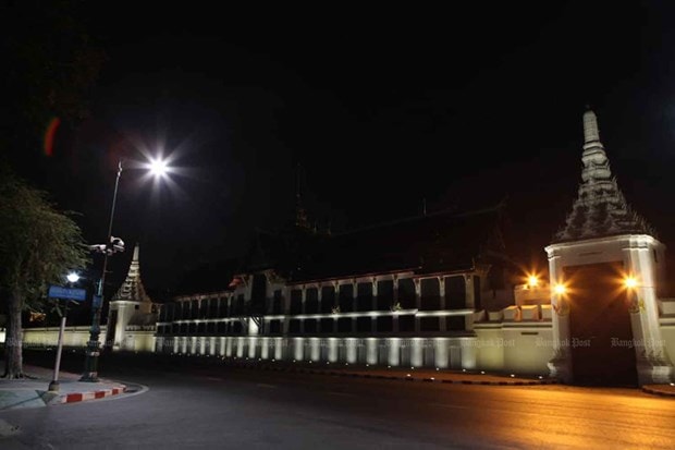 Cung điện hoàng gia vắng bóng người. Ảnh: Bangkok Post