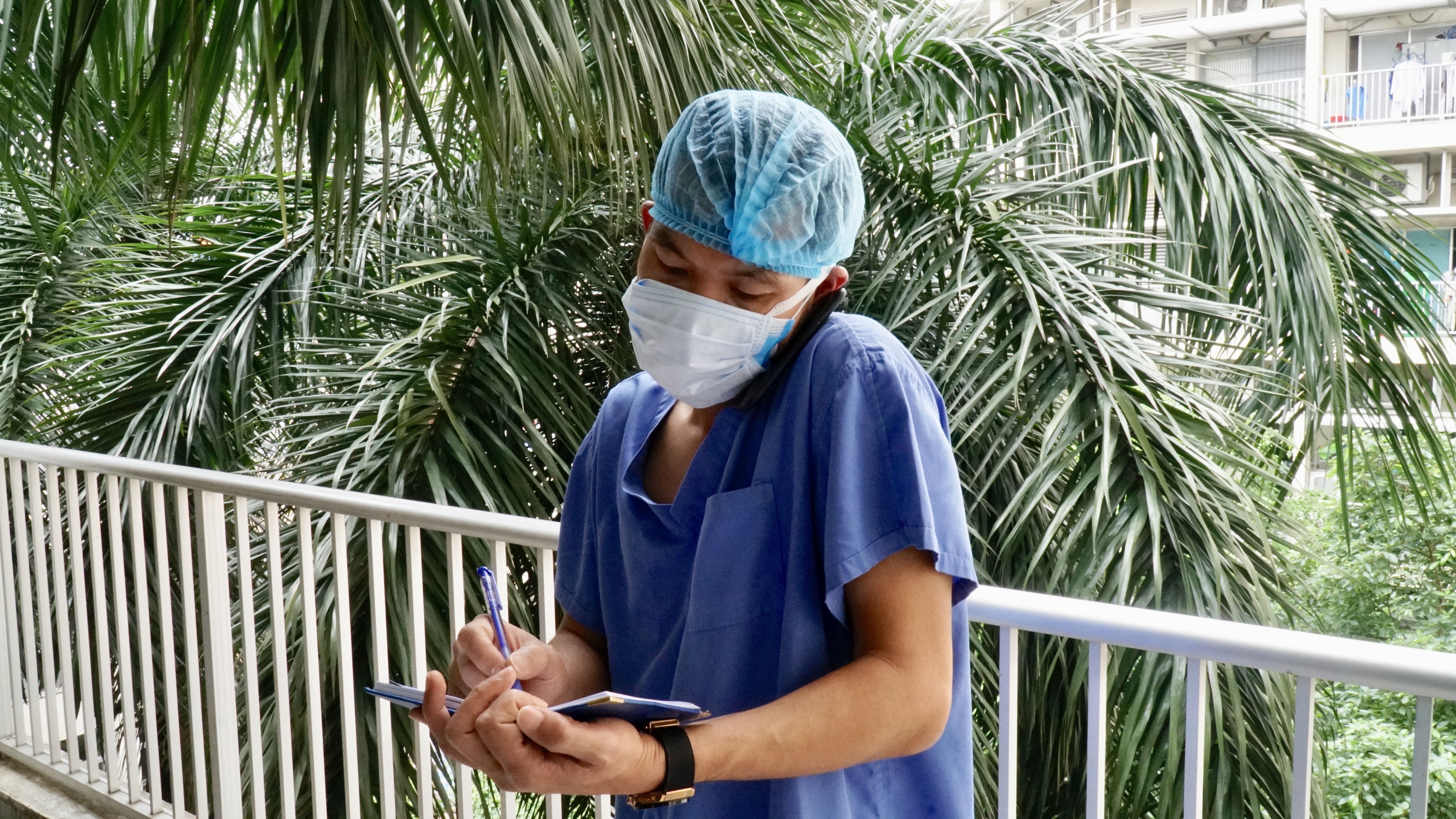 Sáng nào cũng vậy, phóng viên chúng tôi đều phải báo cáo đề tài cũng như kế hoạch làm việc để Ban lãnh đạo VTC14 nắm bắt tình hình cũng như có những chỉ đạo cần thiết khi làm việc.