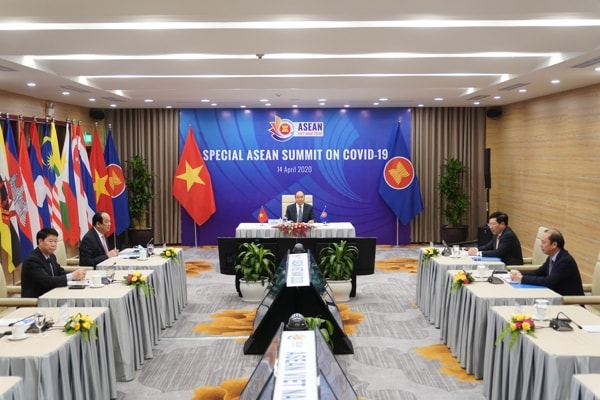 Thủ tướng Nguyễn Xuân Phúc chủ trì Hội nghị Cấp cao đặc biệt ASEAN. Ảnh: VGP