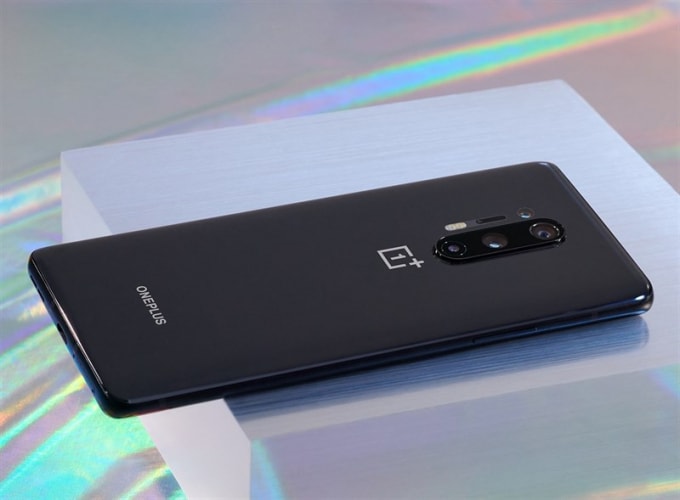 Mặt sau OnePlus 8