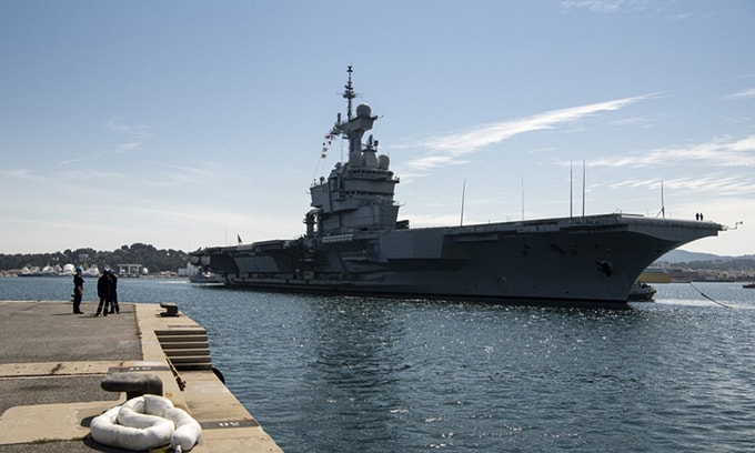 Tàu sân bay Charles de Gaulle cập cảng Toulon, Pháp ngày 12/4. Ảnh: AFP.