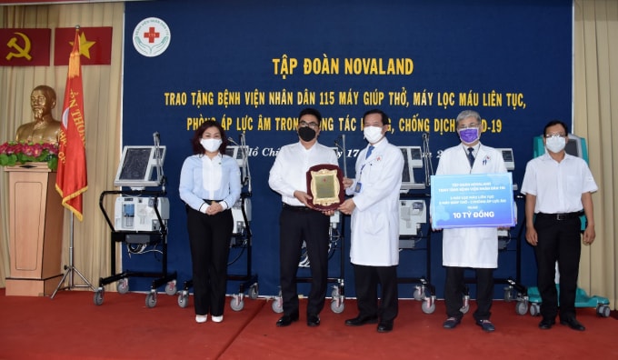 Đại diện Bệnh viện 115 cảm ơn sự đồng hành rất ý nghĩa và thiết thực của Tập đoàn Novaland.