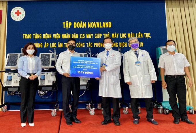 Tập đoàn Novaland trao tặng thiết bị Y tế trị giá 10 tỷ đồng đến Bệnh viện Nhân dân 115.