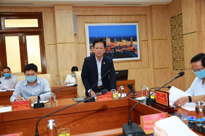 Chủ tịch HĐQT BSR Nguyễn Văn Hội báo cáo các khó khăn của BSR với Ban Thường vụ Tỉnh ủy Quảng Ngãi.