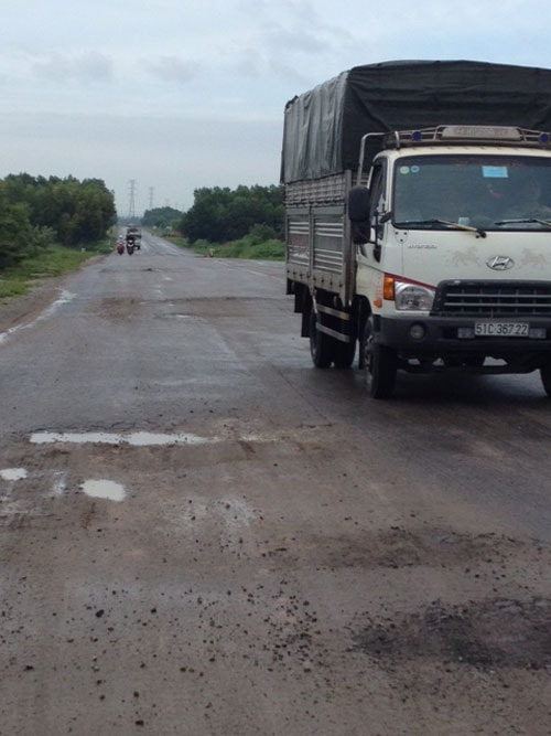 Đường tránh QL55 mới bàn giao đã xuống cấp