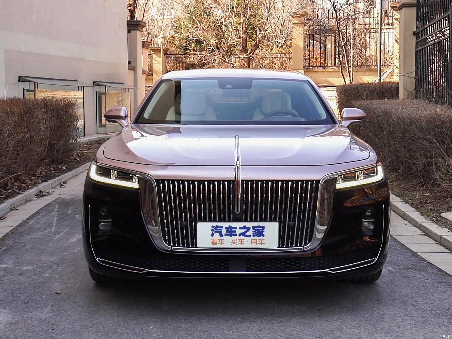 Lưới tản nhiệt cỡ lớn với các thành mạ Chrome. Ảnh: Carscoops
