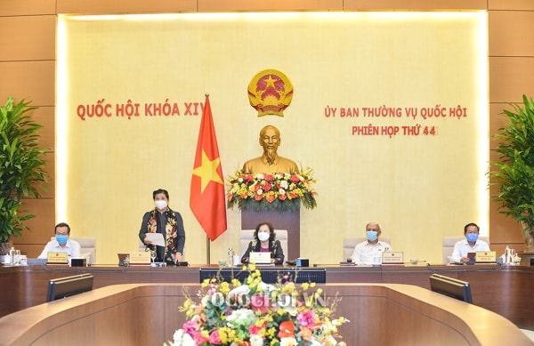 Phó Chủ tịch Thường trực Quốc hội Tòng Thị Phóng kết luận nội dung thảo luận chiều 20/4. Ảnh: quochoi.vn