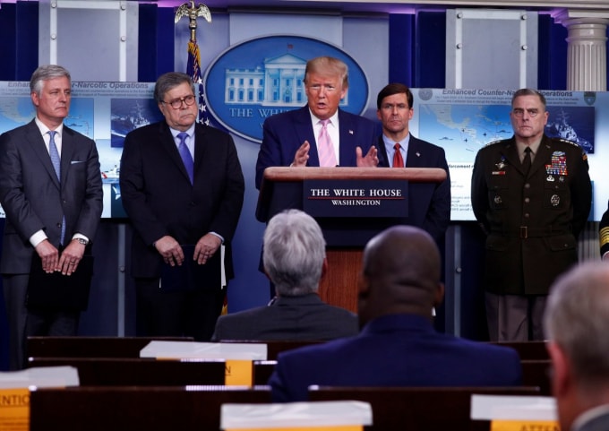 Tổng thống Donald Trump tuyên bố sẽ mua 75 triệu thùng dầu tích trữ, với hy vọng kích thích thị trường dầu mỏ. Ảnh: Reuters