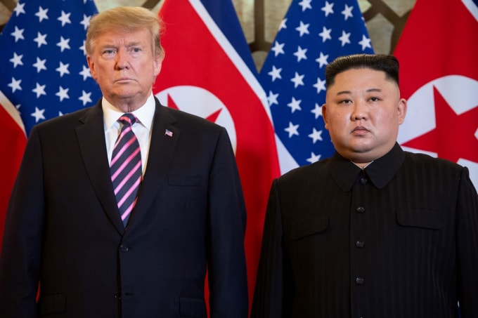 Tổng thống Trump và Nhà lãnh đạo Triều Tiên Kim Jong Un trong một cuộc hội đàm - Ảnh: AFP