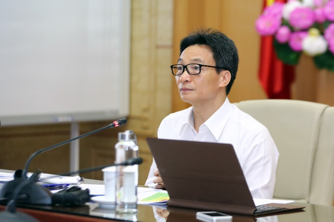 Phó Thủ tướng Chính phủ Vũ Đức Đam phát biểu tại cuộc họp.