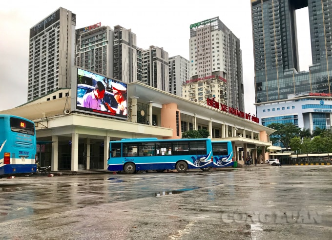 Quang cảnh Bến xe Mỹ Đình sáng ngày 23/4