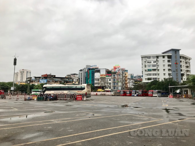 Khu vực trả khách của xe liên tỉnh vắng lặng