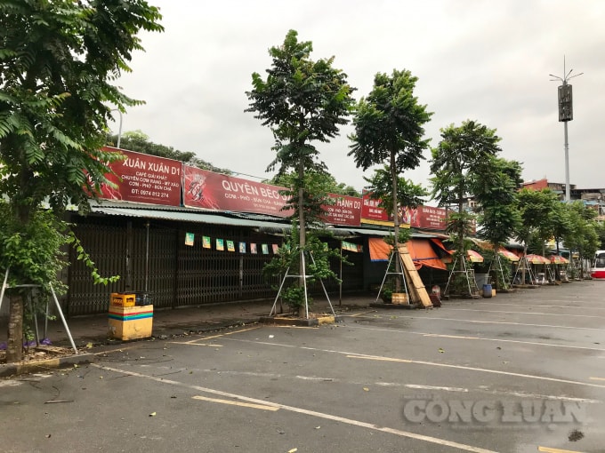 Hàng quán trong bến xe vẫn chưa mở cửa, hoạt động trở lại