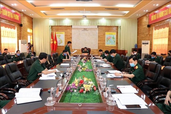 Đoàn công tác của Quân khu II kiểm tra tình hình thực hiện nhiệm vụ quân sự quốc phòng tại tỉnh Sơn La. Ảnh: TTXVN