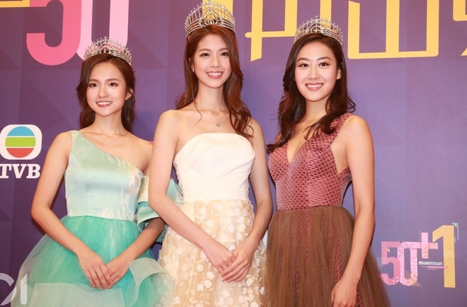 Hoàng Gia Văn đăng quang Hoa hậu năm 2019 gây nhiều tranh cãi về tuổi tác và nhan sắc.