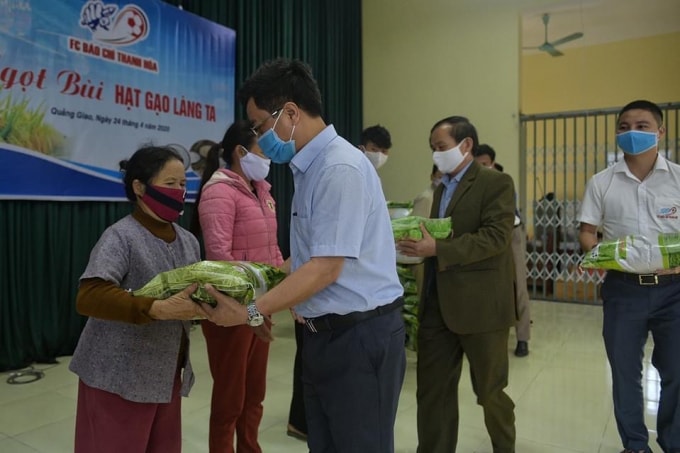 Lãnh đạo huyện Quảng Xương tham gia chương trình trao quà cùng FC báo chí Thanh Hóa