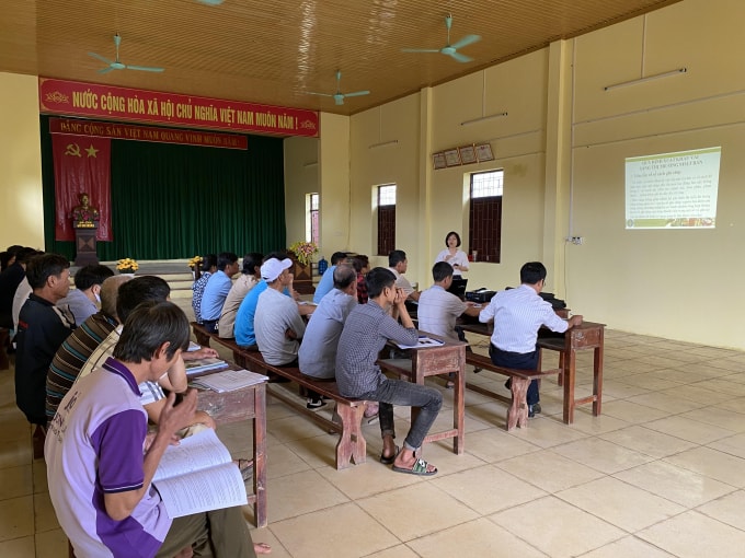 Một buổi tập huấn về quy trình chăm sóc cây Vải cho bà con nông dân. Ảnh: Hoàng Dương