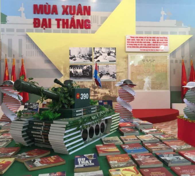 Nhiều đầu sách viết về Đại thắng mùa Xuân 1975 của Nhà xuất bản QĐND cũng ra mắt trong dịp này.