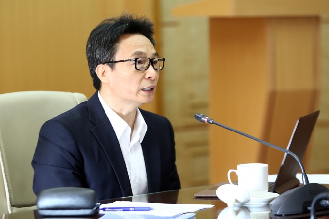 Phó Thủ tướng Vũ Đức Đam phát biểu tại cuộc họp.