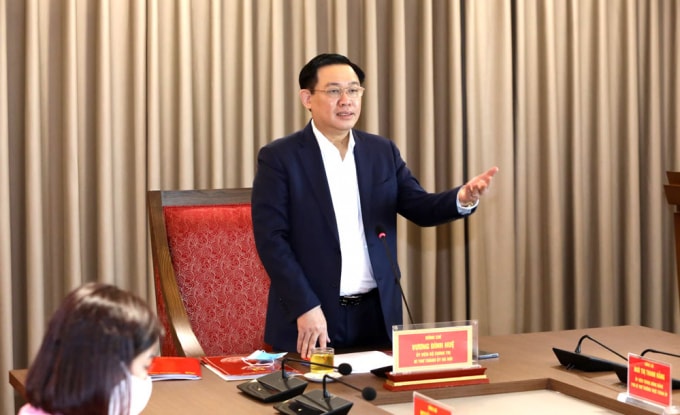 Bí thư Thành ủy Hà Nội Vương Đình Huệ phát biểu tại buổi làm việc.