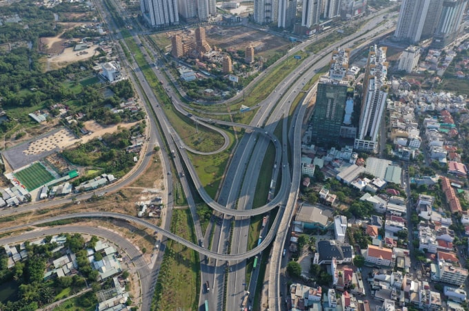 Những bước chuyển trong diện mạo kiến trúc đô thị nội đô TP.HCM. Ảnh: Lê Thế Thắng