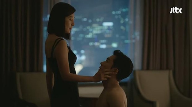 Kim Hee Ae là nữ hoàng trong dòng phim nóng, ngoại tình.