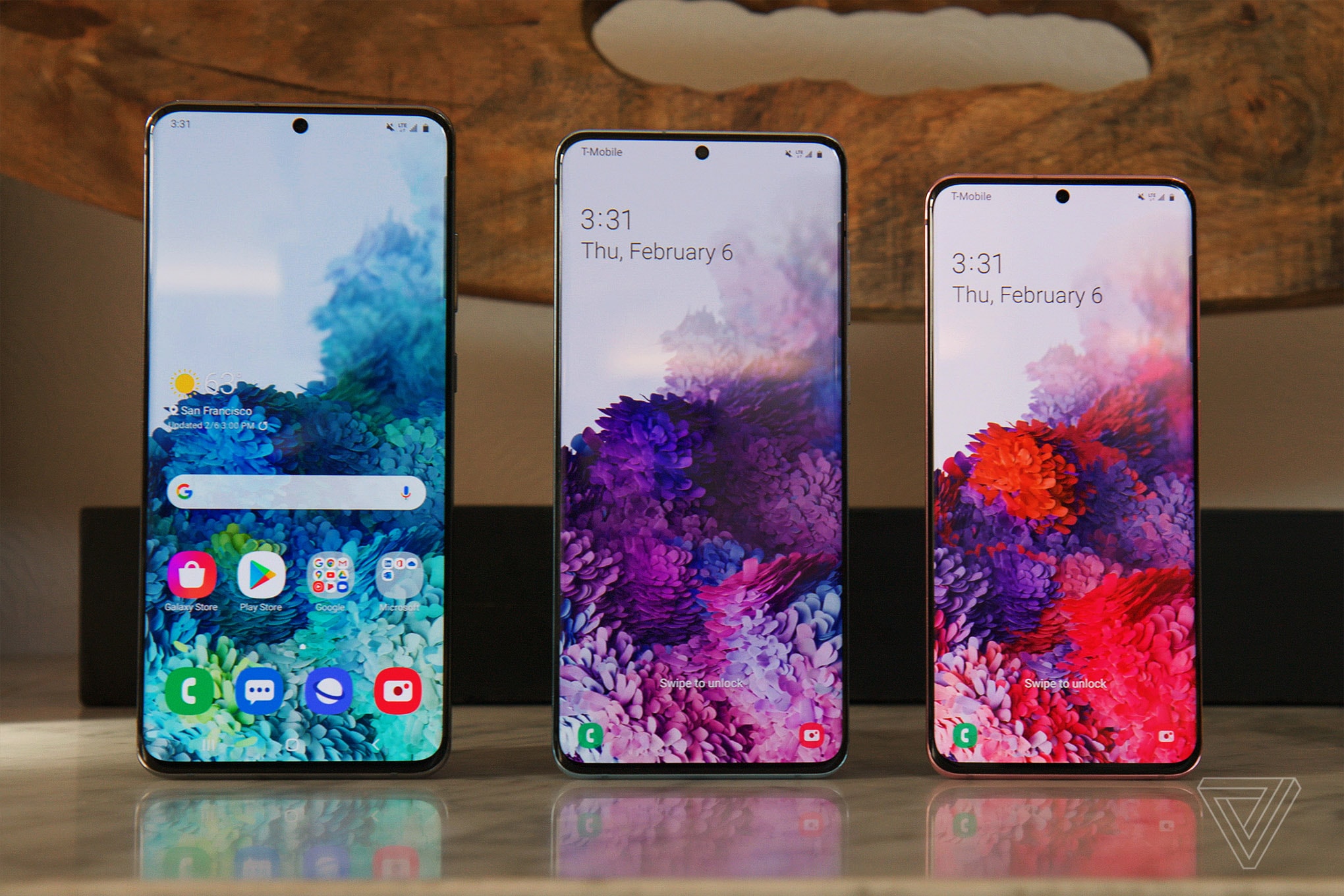 Galaxy S20 series có giá khởi điểm đã là 1.000 USD còn bản cao cấp nhất lên tới 1.400 USD.