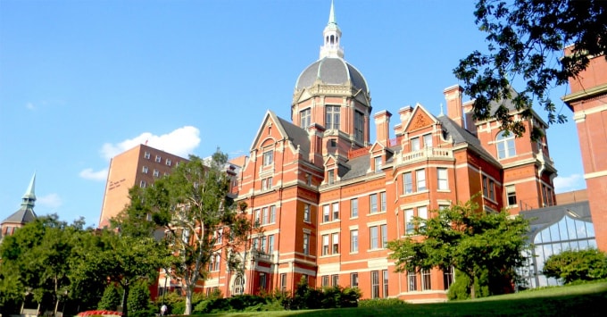 Đại học Johns Hopkins, nơi phát triển Bảng dữ liệu Covid-19 đáng tin cậy nhất.
