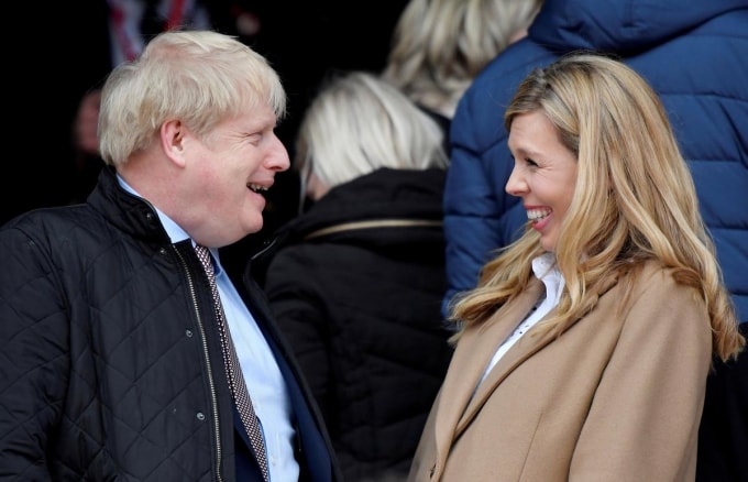 Thủ tướng Anh Boris Johnson và hôn phu của mình, Carrie Symonds. Ảnh: Reuters